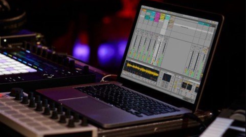 Udemy Building A Seamless Dj Mix To Post Online [TUTORiAL] (Premium)